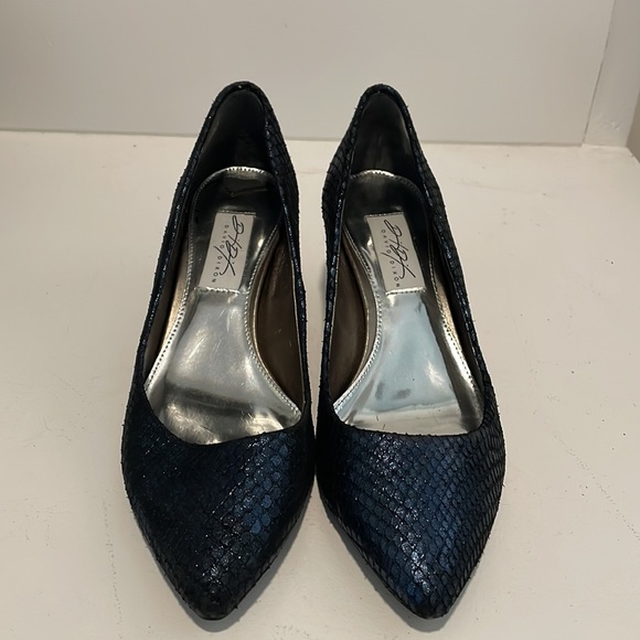 Shiny, navy short heeled shoes by David Dickson. Size 6.5 - Picture 3 of 5